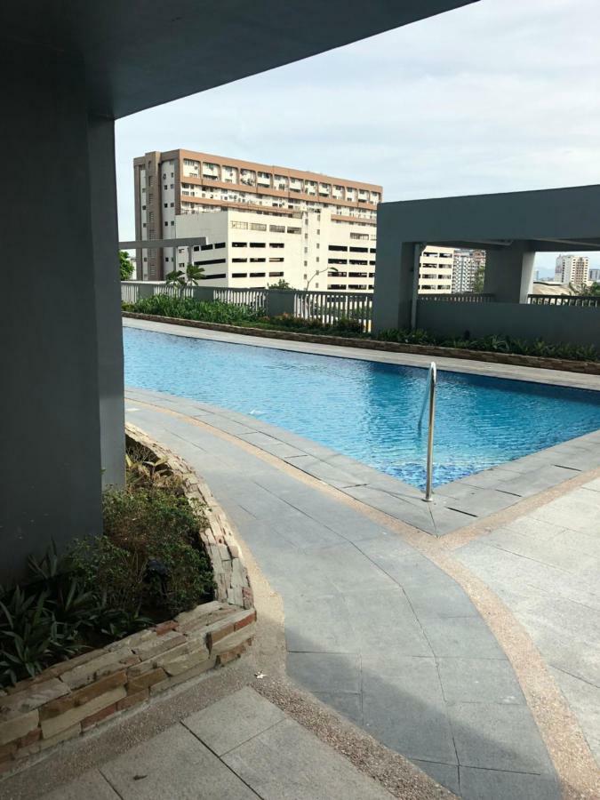 Cubao Manhattan Heights Unit 5A Tower C Quezon City Extérieur photo
