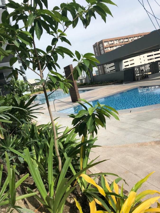 Cubao Manhattan Heights Unit 5A Tower C Quezon City Extérieur photo