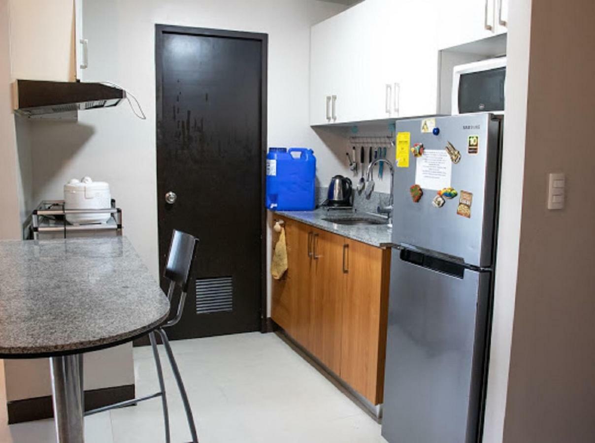 Cubao Manhattan Heights Unit 5A Tower C Quezon City Extérieur photo