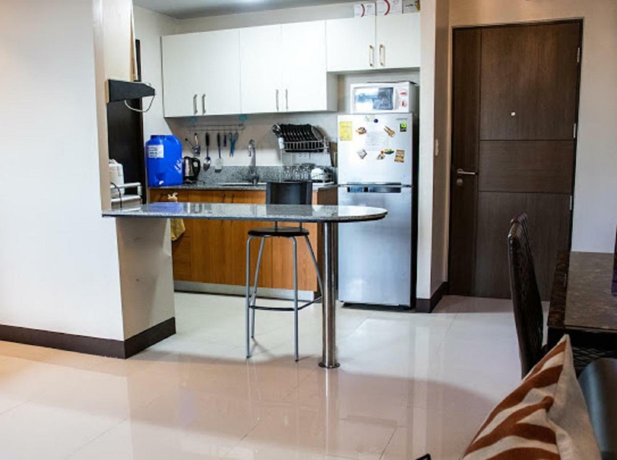Cubao Manhattan Heights Unit 5A Tower C Quezon City Extérieur photo