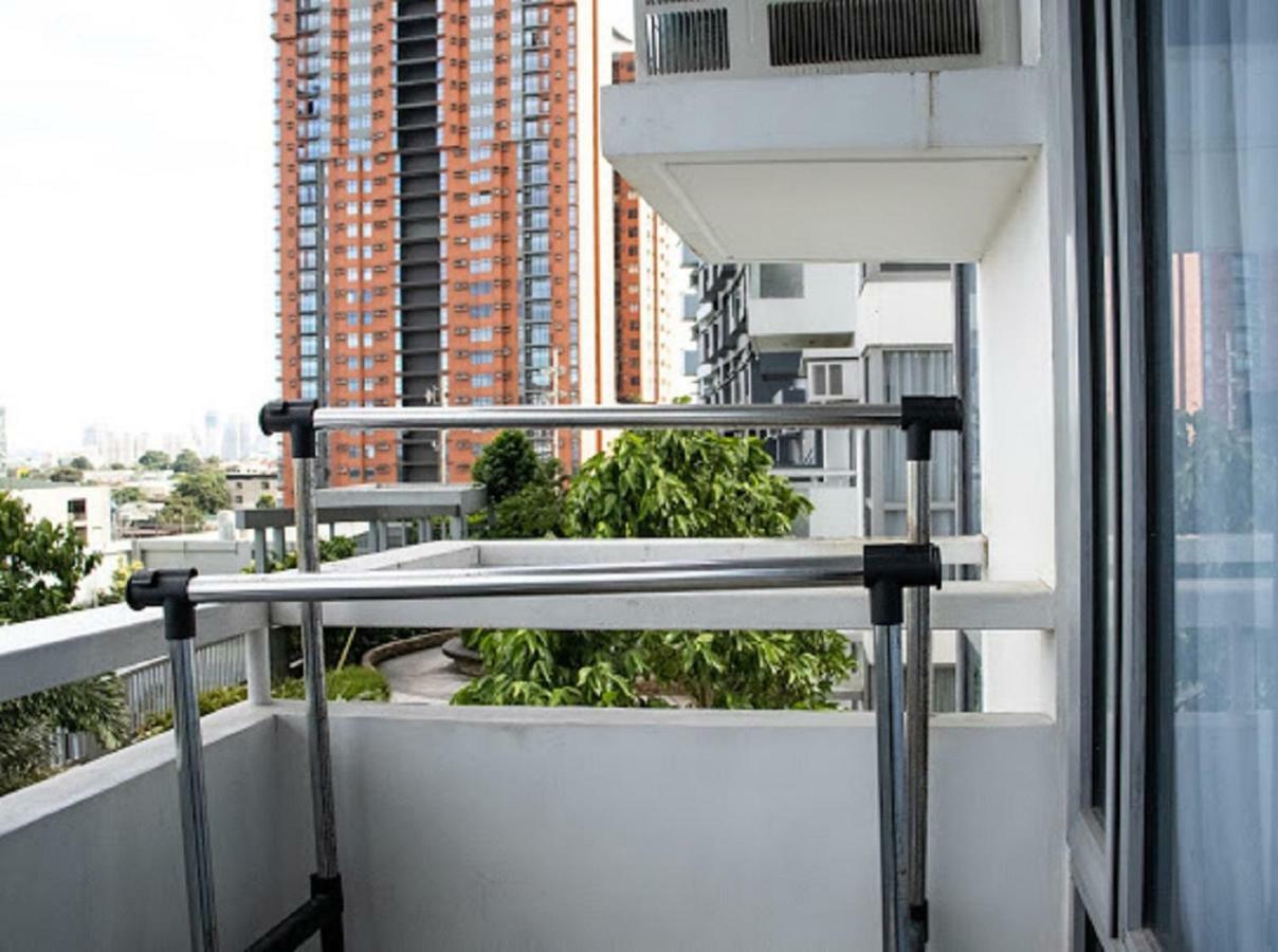 Cubao Manhattan Heights Unit 5A Tower C Quezon City Extérieur photo